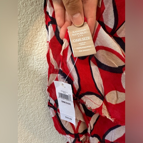 BANANA REPUBLIC Mosaic Print Red, White & Navy Scarf Wrap Shawl NWT - Picture 3 of 5